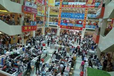 山寨機(jī)的“百貨商店” 那些年，我們手中無(wú)所不能的“萬(wàn)能手機(jī)”